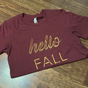 BOUTIQUE GRAPHIC TEE - Hello‎ FALL